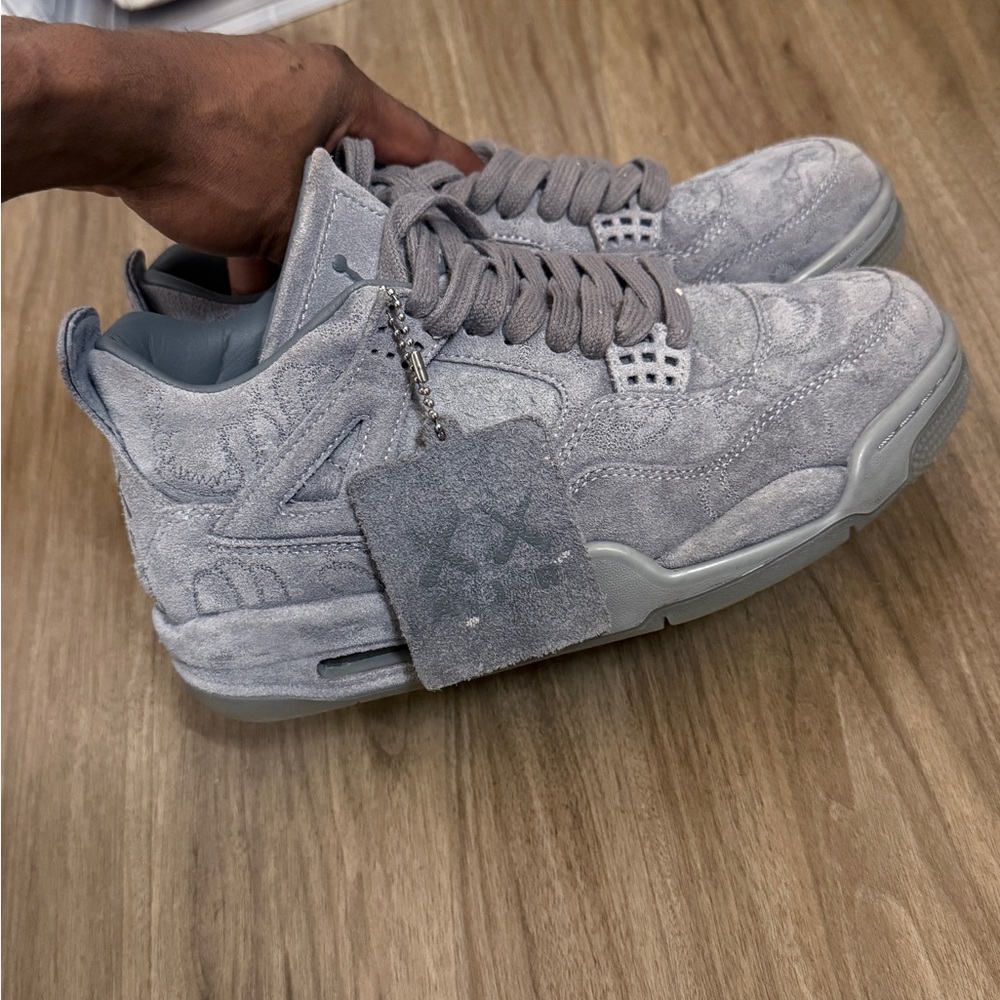 Air Jordan 4 Retro x KAWS